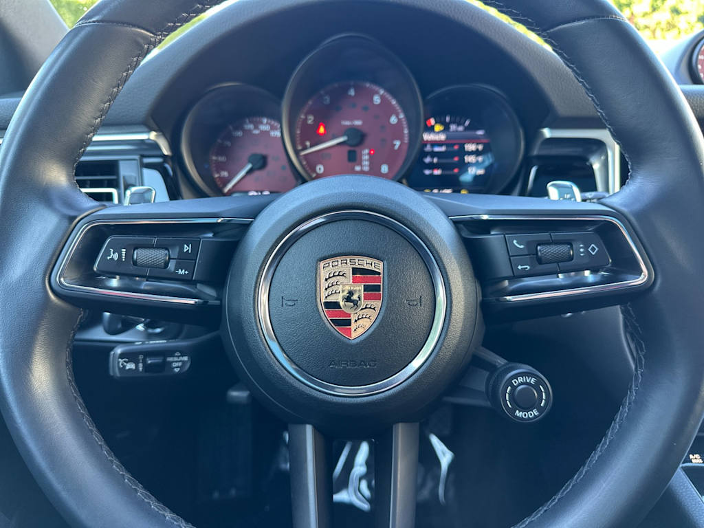 Thumbnail: 2023 Porsche Macan - 13