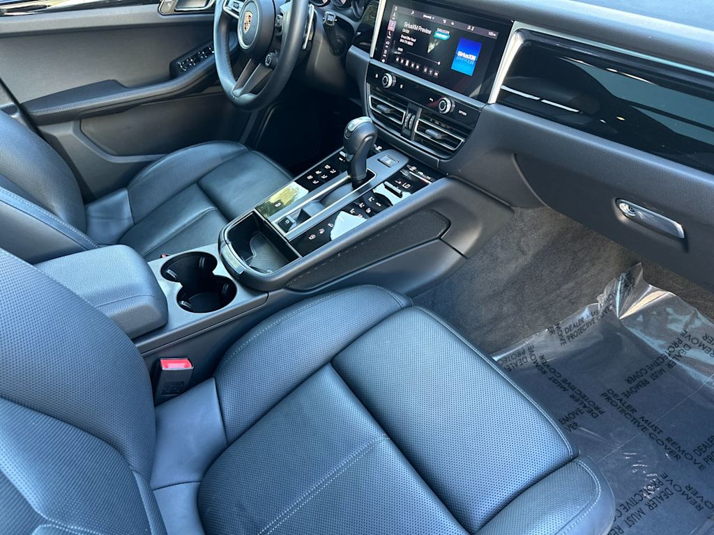 Thumbnail: 2023 Porsche Macan - 11