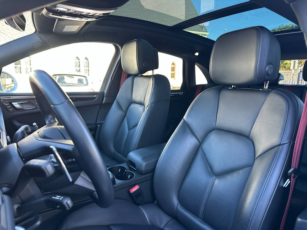 Thumbnail: 2023 Porsche Macan - 12