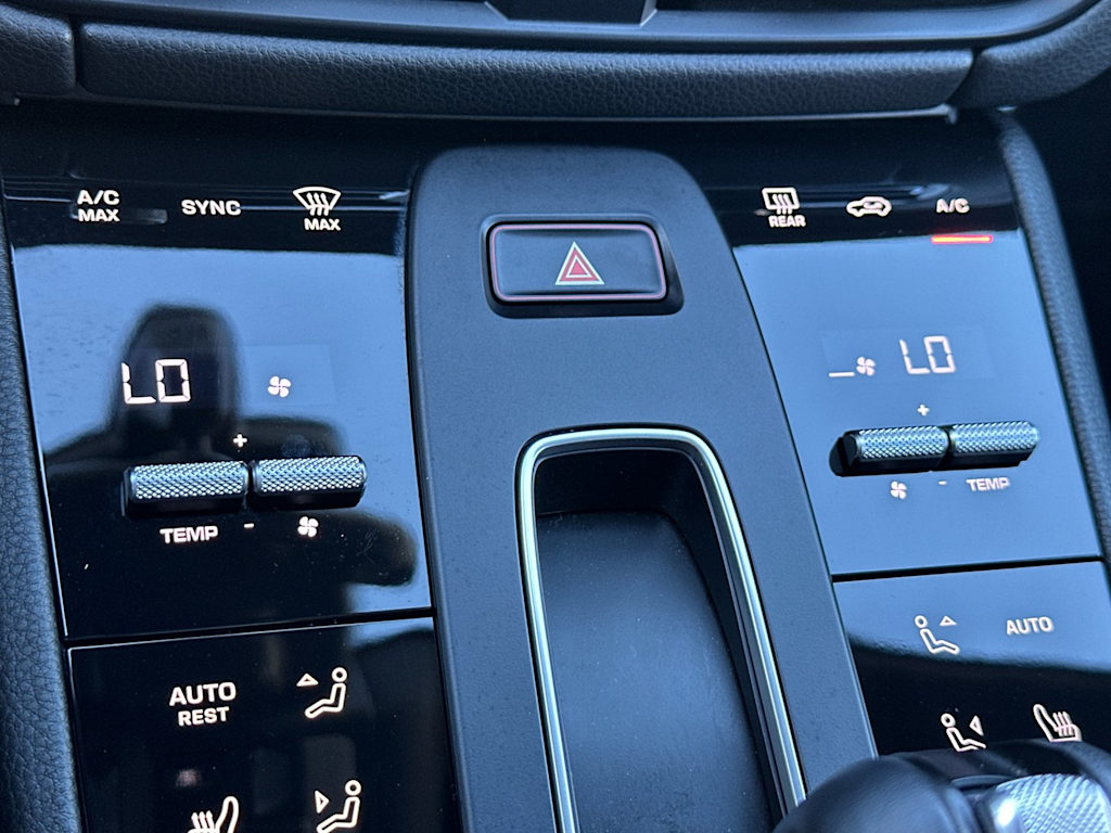 Thumbnail: 2023 Porsche Macan - 15