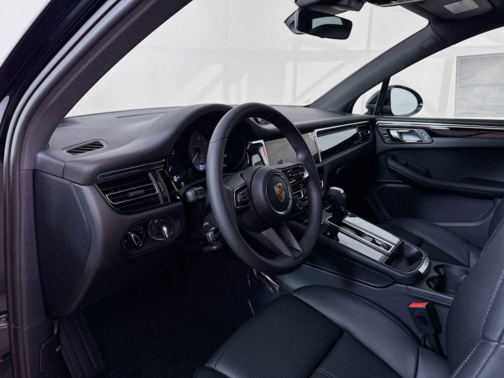 Thumbnail: 2026 Porsche Macan - 2