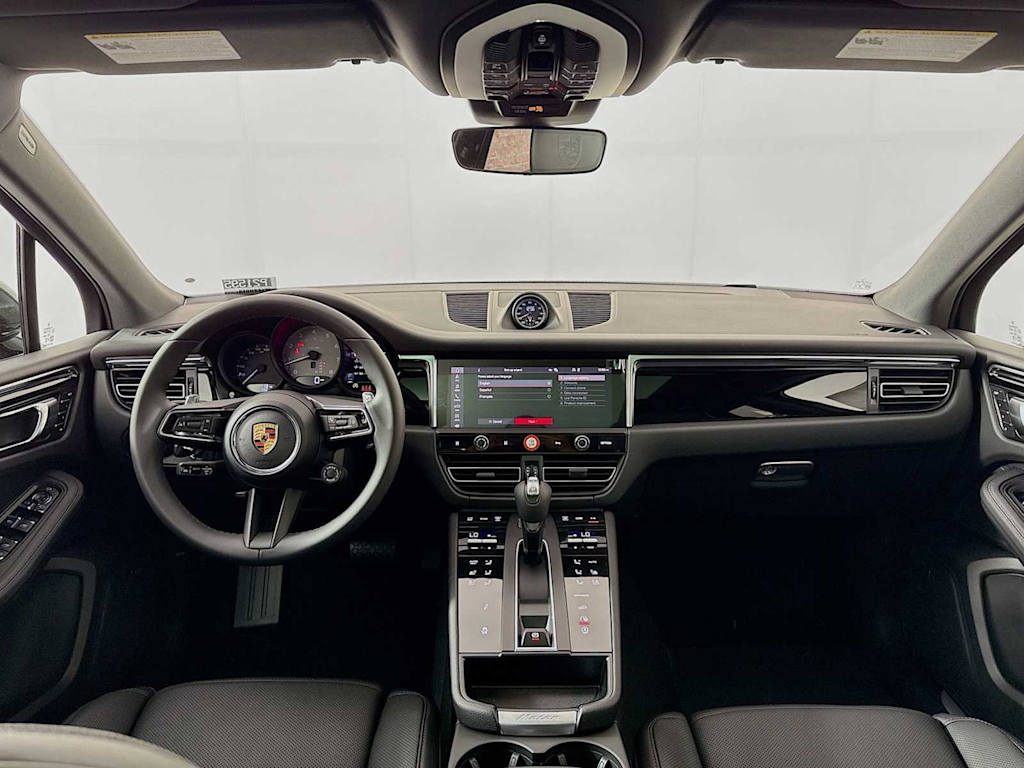 Thumbnail: 2026 Porsche Macan - 27