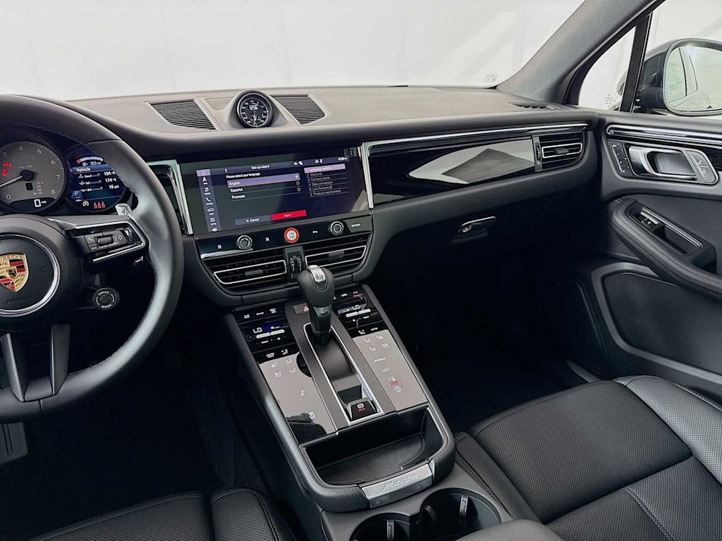 Thumbnail: 2026 Porsche Macan - 13