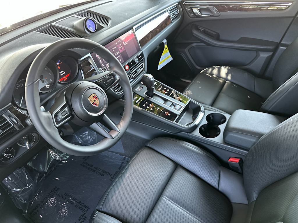 Thumbnail: 2026 Porsche Macan - 2