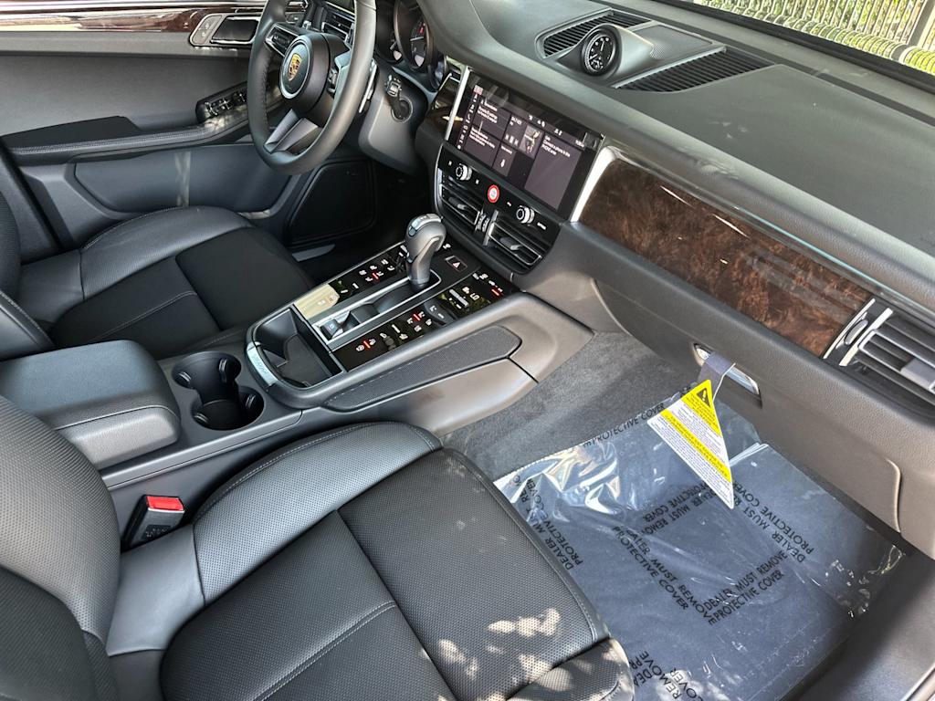 Thumbnail: 2026 Porsche Macan - 13