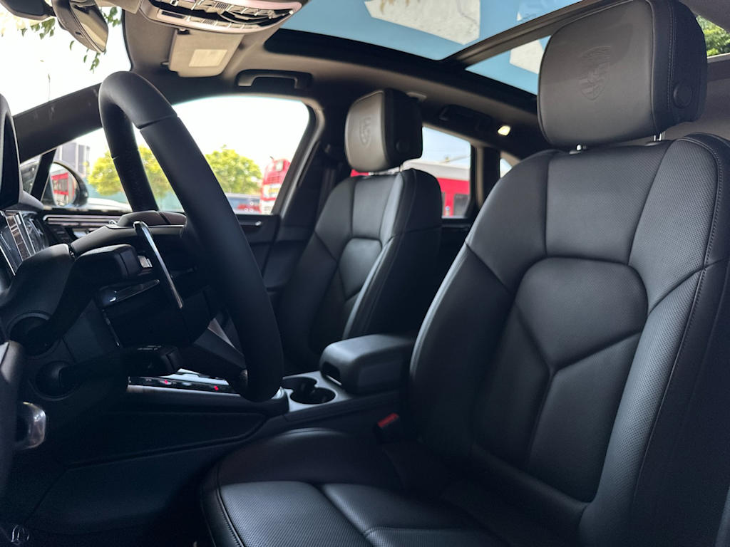 Thumbnail: 2026 Porsche Macan - 10