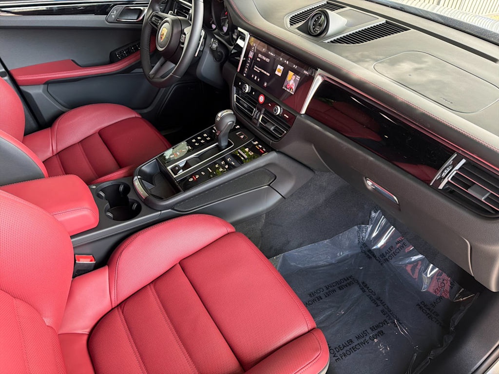 Thumbnail: 2026 Porsche Macan - 12
