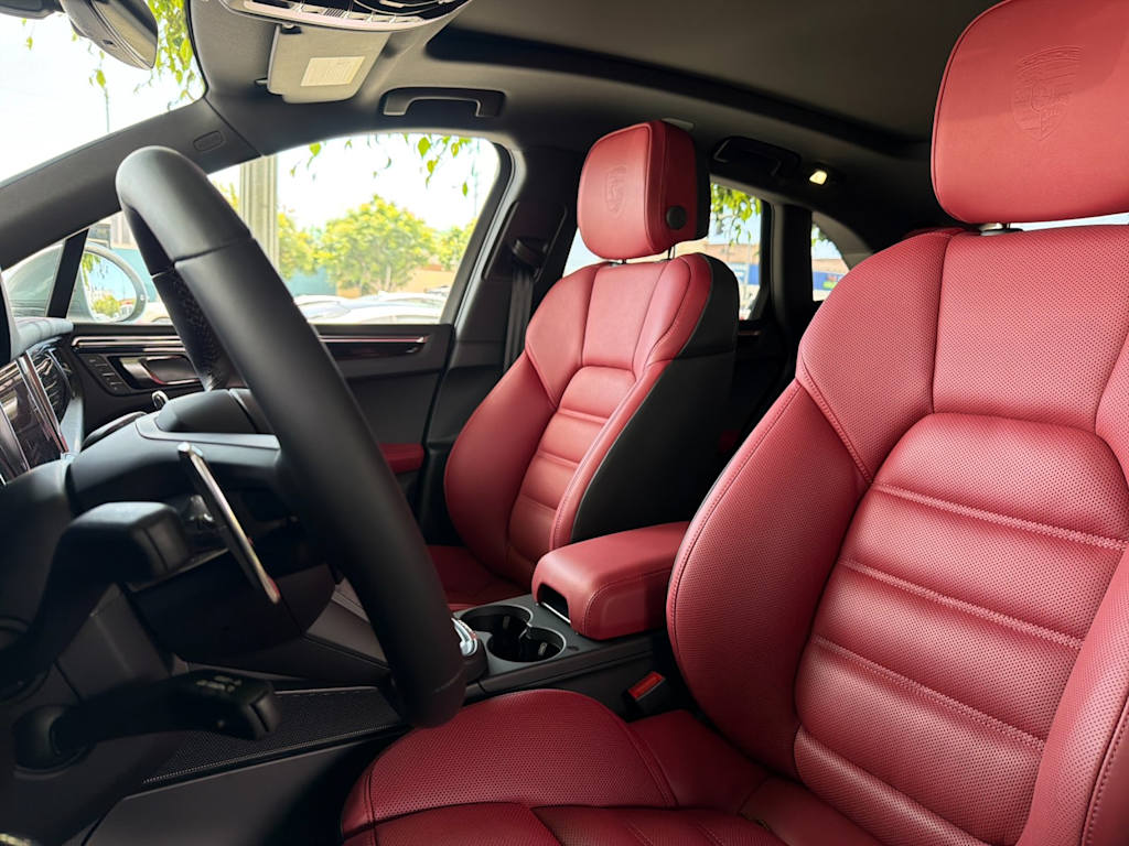 Thumbnail: 2026 Porsche Macan - 10
