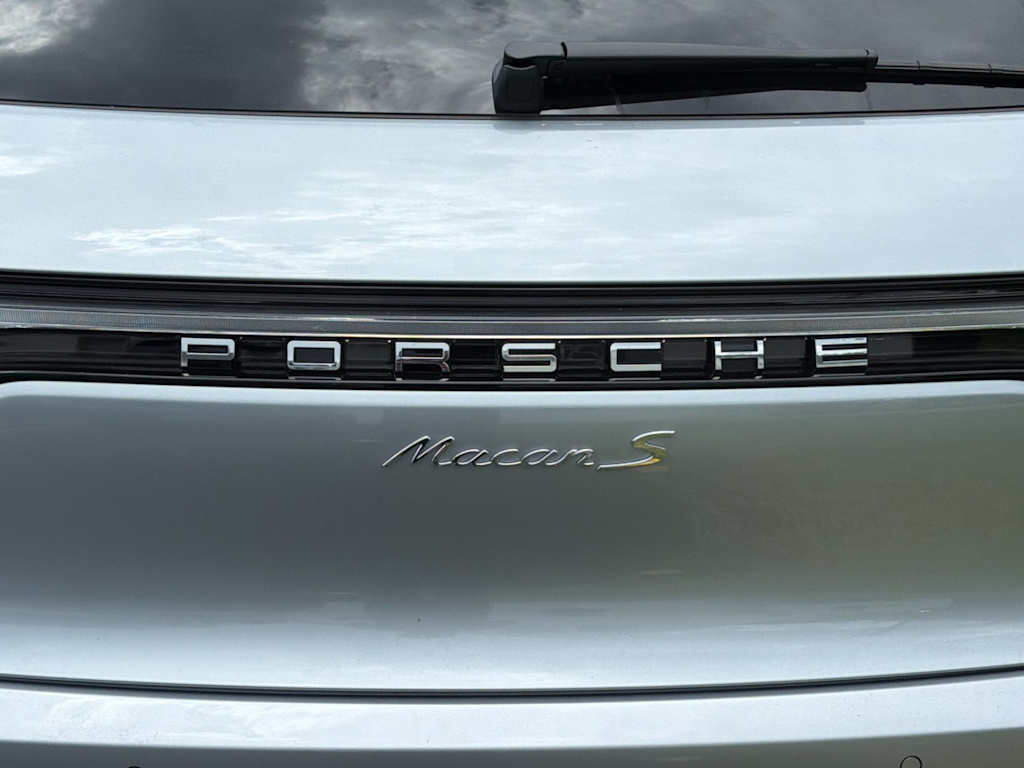 Thumbnail: 2026 Porsche Macan - 33