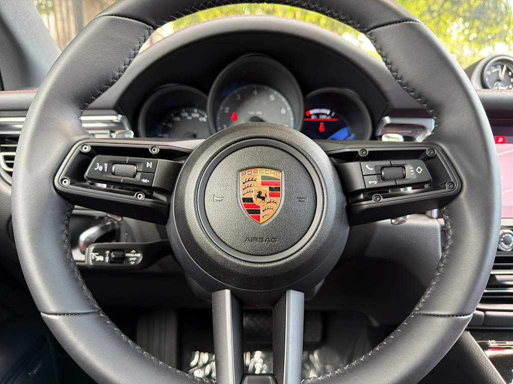 Thumbnail: 2026 Porsche Macan - 13