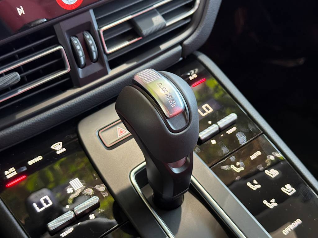 Thumbnail: 2026 Porsche Macan - 29