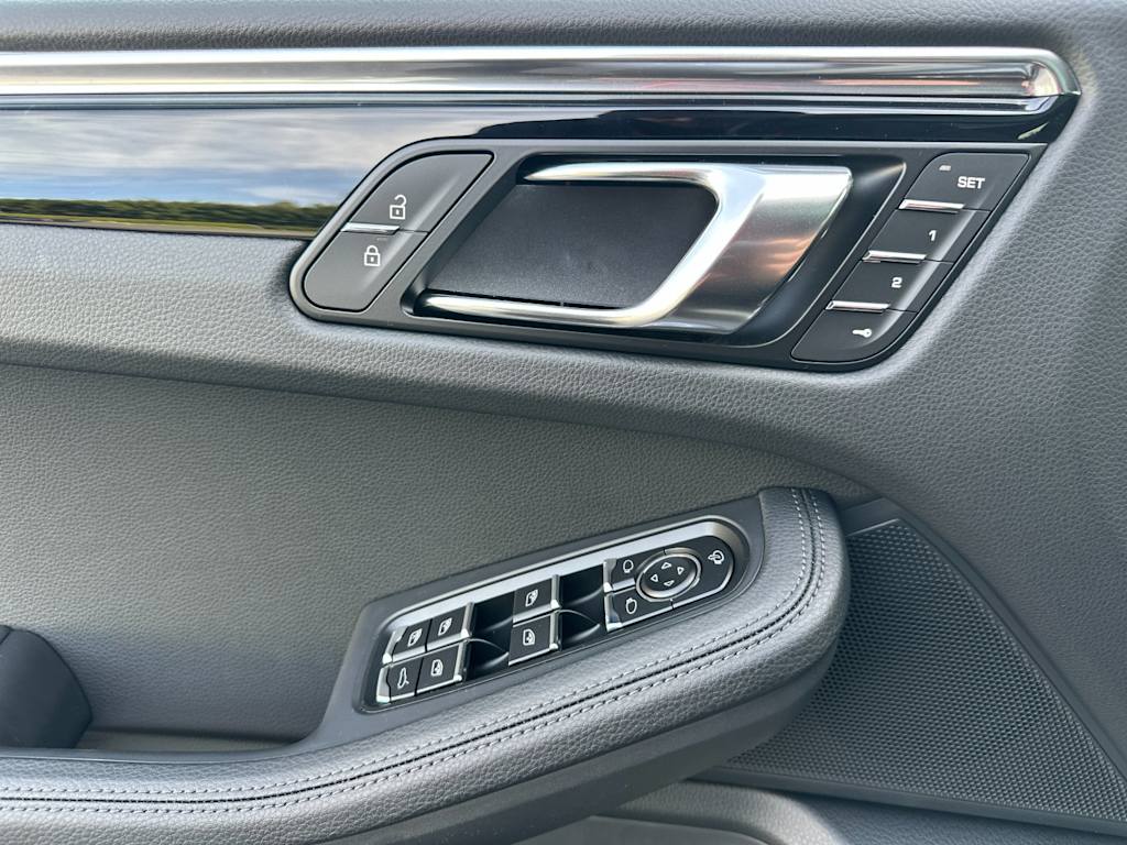 Thumbnail: 2026 Porsche Macan - 22