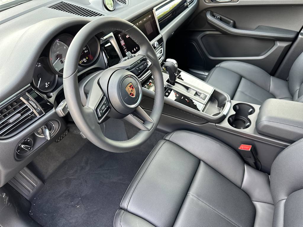 Thumbnail: 2026 Porsche Macan - 2