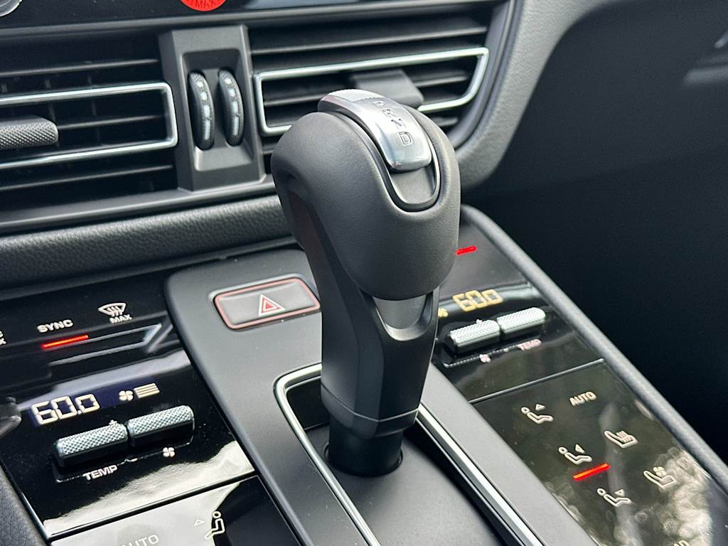 Thumbnail: 2026 Porsche Macan - 29
