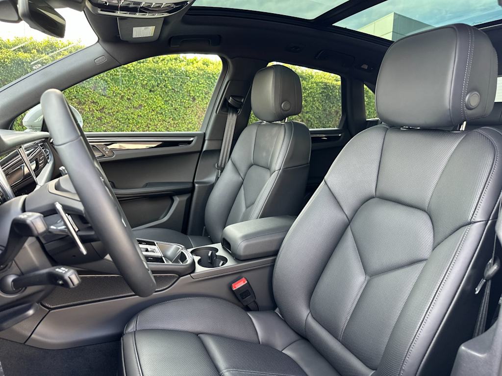 Thumbnail: 2026 Porsche Macan - 9