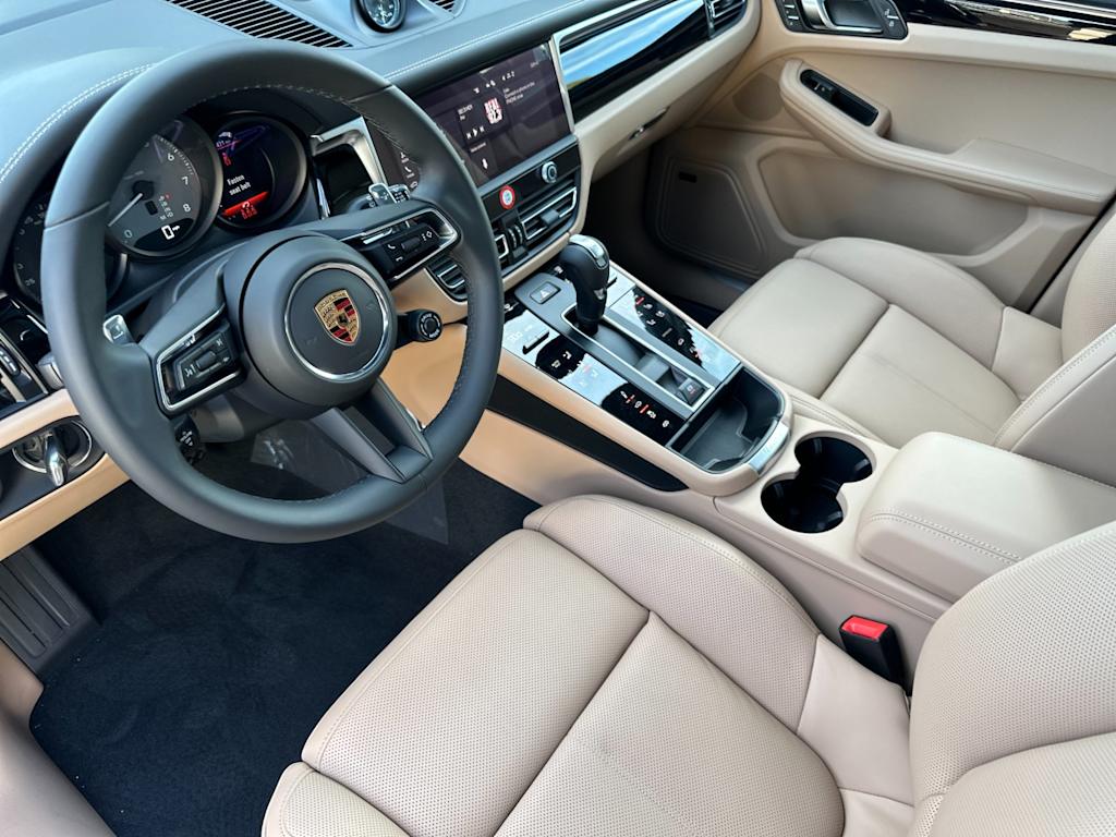 Thumbnail: 2026 Porsche Macan - 2