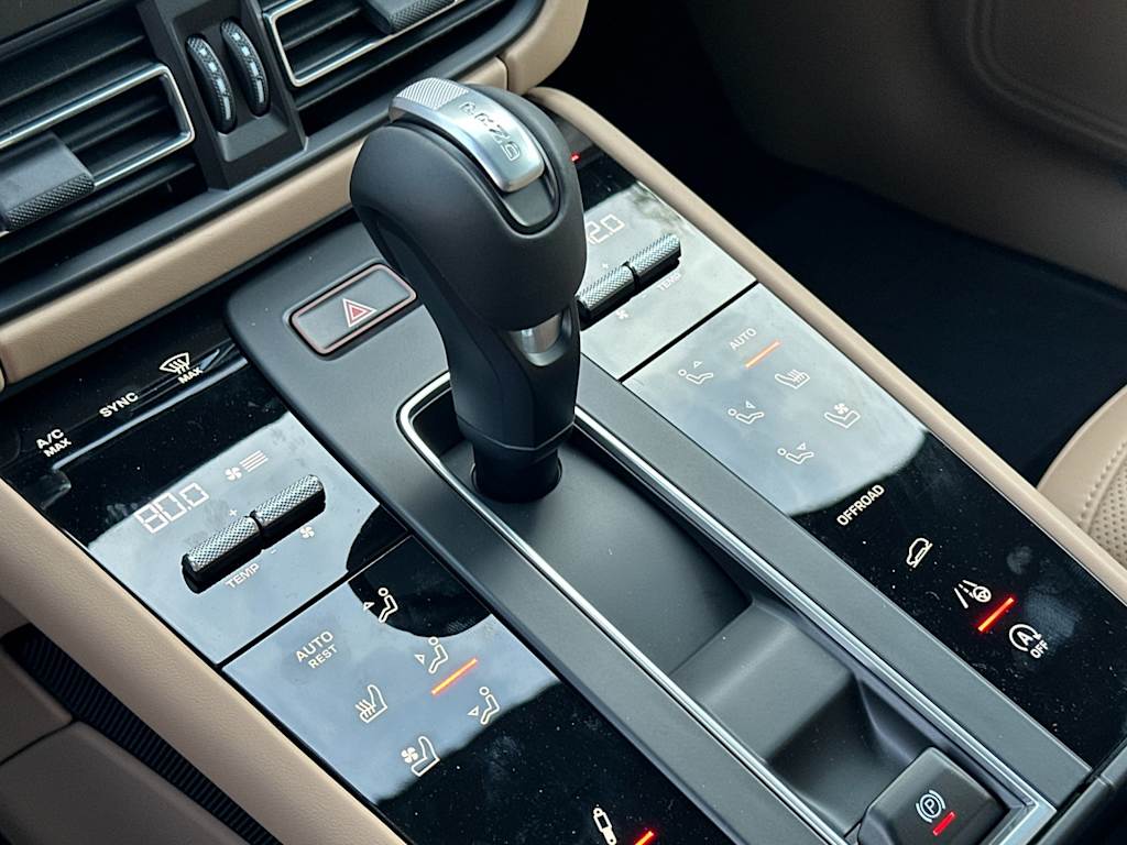 Thumbnail: 2026 Porsche Macan - 28