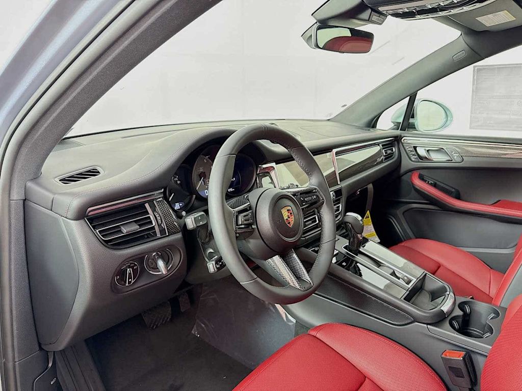 Thumbnail: 2025 Porsche Macan - 32