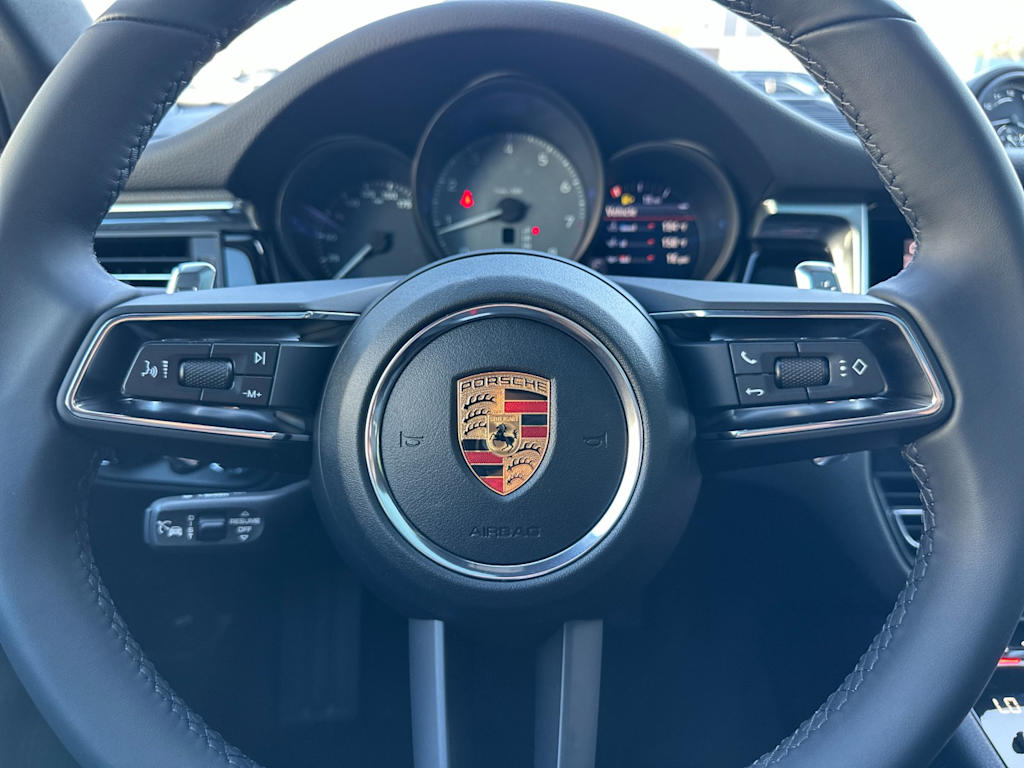 Thumbnail: 2026 Porsche Macan - 14