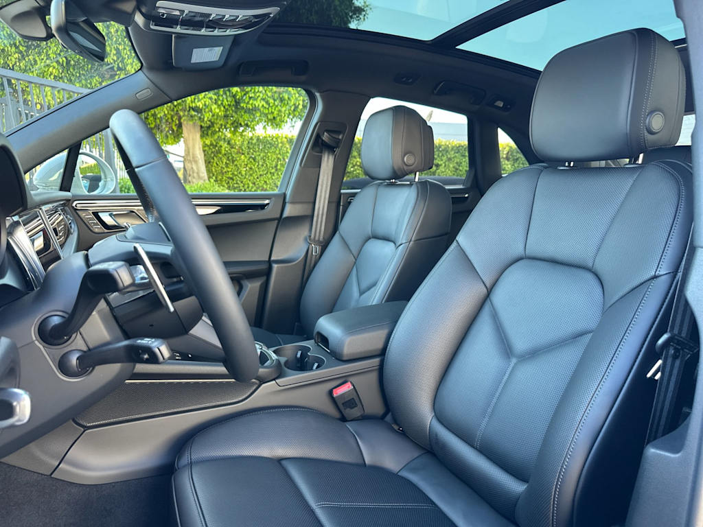 Thumbnail: 2026 Porsche Macan - 11