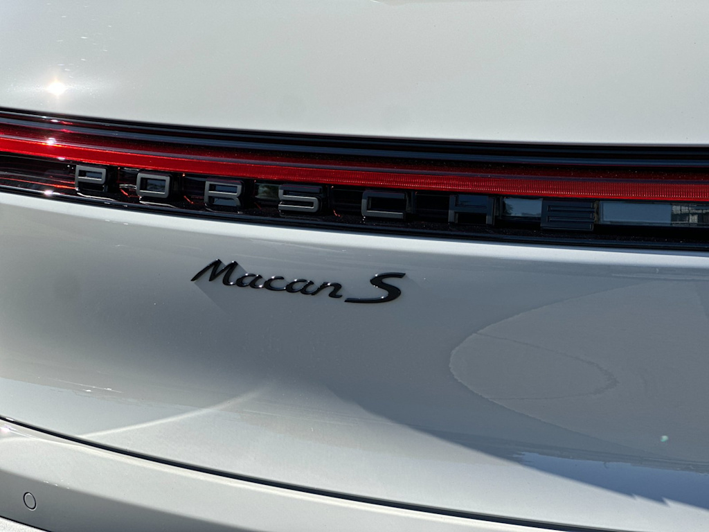 Thumbnail: 2026 Porsche Macan - 7