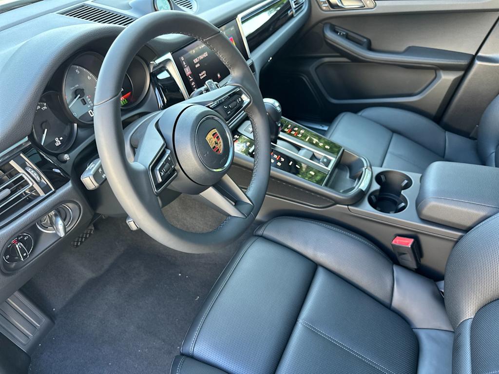 Thumbnail: 2026 Porsche Macan - 10