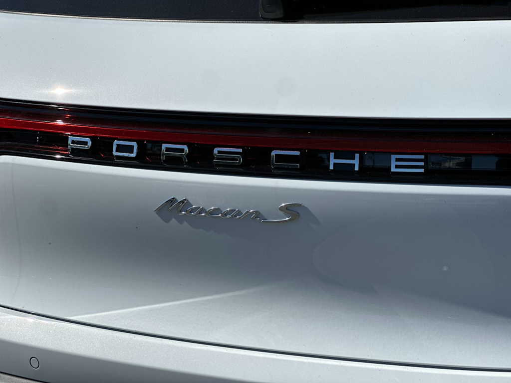 Thumbnail: 2026 Porsche Macan - 7