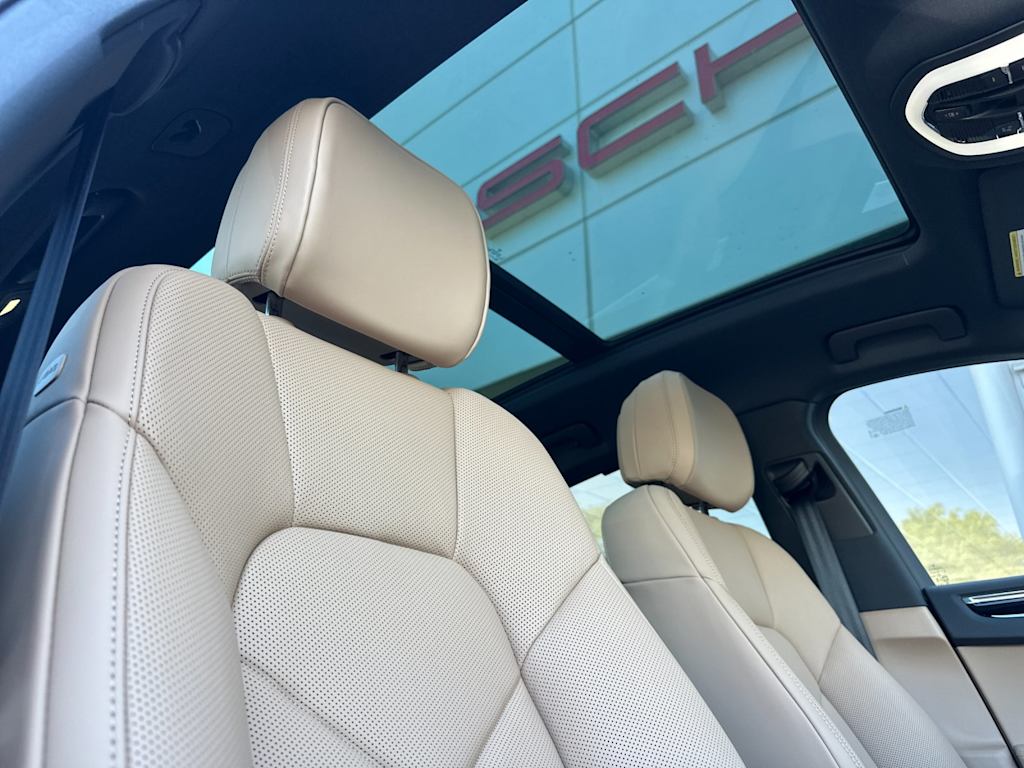 Thumbnail: 2026 Porsche Macan - 24