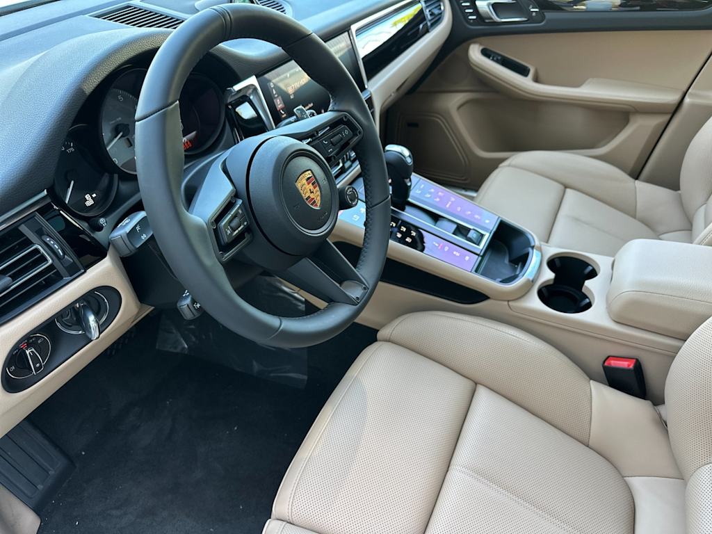Thumbnail: 2026 Porsche Macan - 2