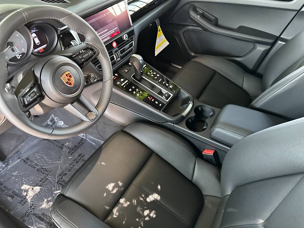 Thumbnail: 2026 Porsche Macan - 2