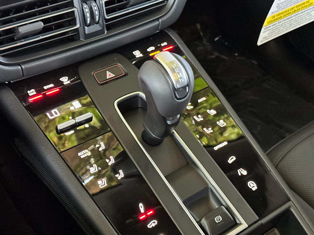 Thumbnail: 2026 Porsche Macan - 29