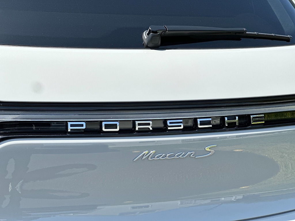 Thumbnail: 2026 Porsche Macan - 7