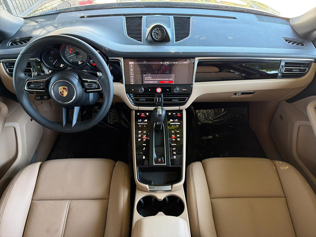 Thumbnail: 2026 Porsche Macan - 2