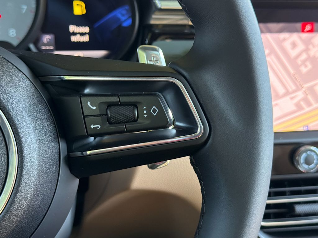 Thumbnail: 2026 Porsche Macan - 32