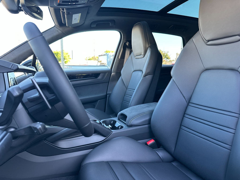Thumbnail: 2026 Porsche Cayenne - 10