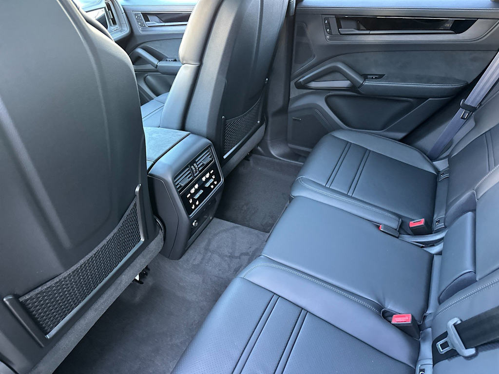 Thumbnail: 2026 Porsche Cayenne - 11