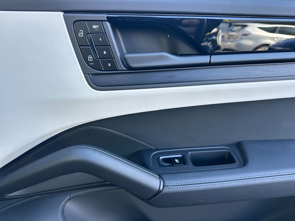 Thumbnail: 2026 Porsche Cayenne - 25
