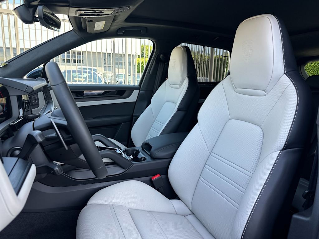 Thumbnail: 2026 Porsche Cayenne - 10