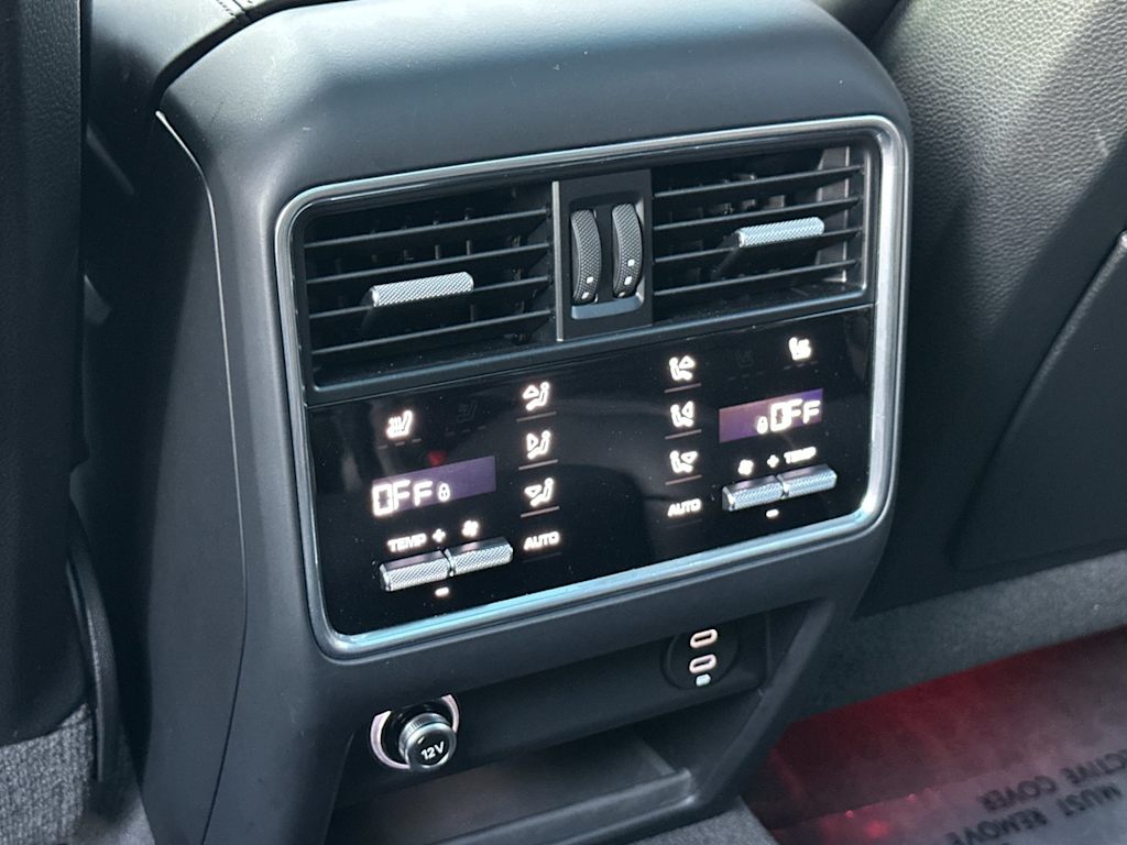 Thumbnail: 2023 Porsche Cayenne - 25