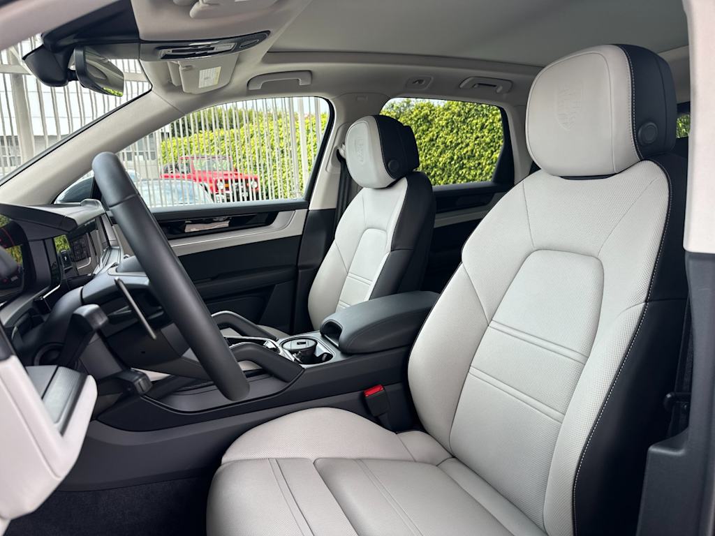 Thumbnail: 2026 Porsche Cayenne - 10