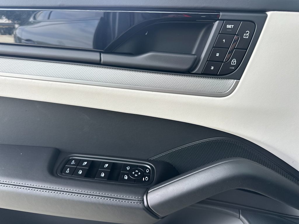 Thumbnail: 2026 Porsche Cayenne - 22