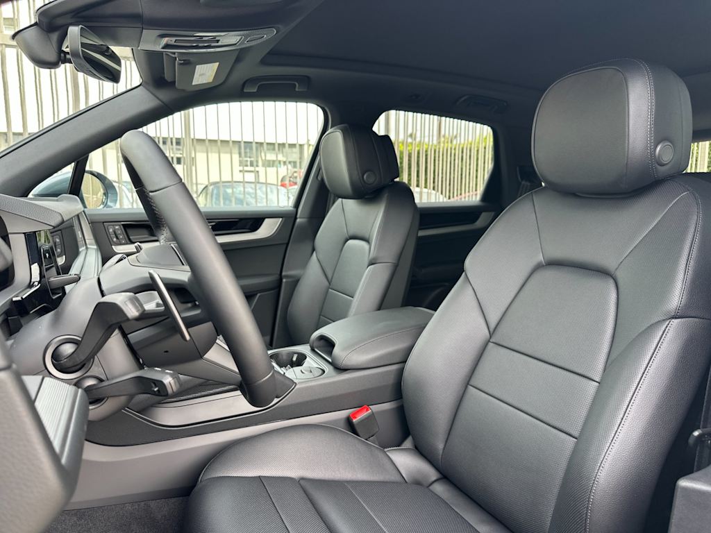 Thumbnail: 2026 Porsche Cayenne - 10