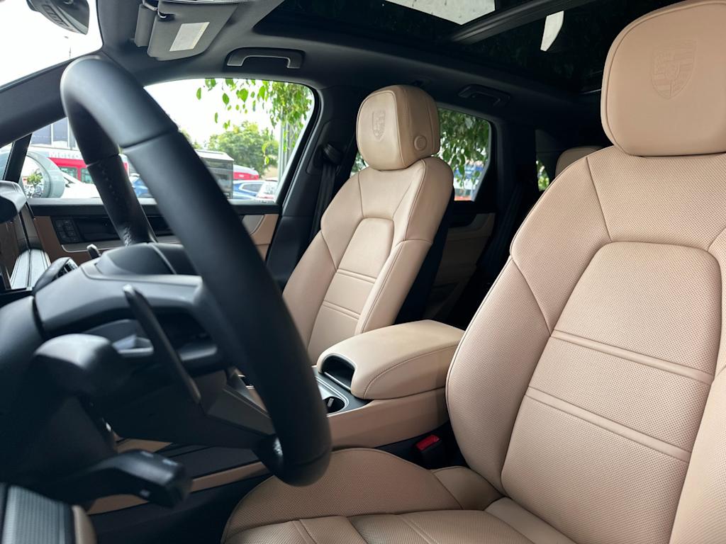 Thumbnail: 2026 Porsche Cayenne - 10