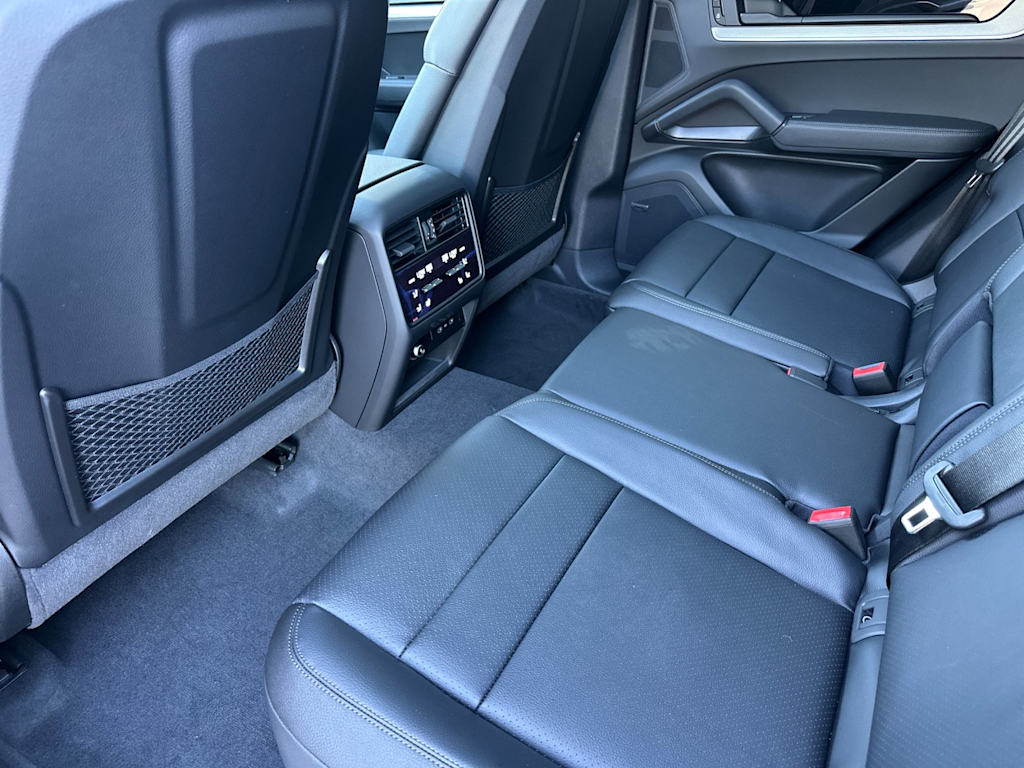 Thumbnail: 2026 Porsche Cayenne - 10
