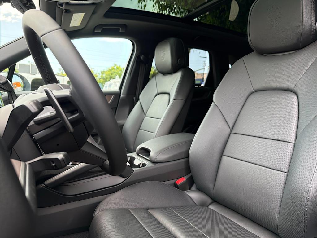 Thumbnail: 2026 Porsche Cayenne - 10