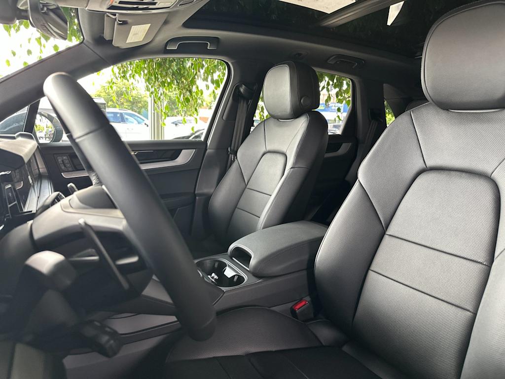 Thumbnail: 2026 Porsche Cayenne - 10