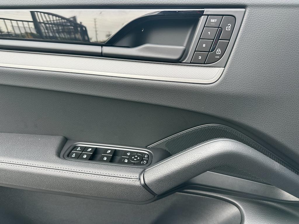 Thumbnail: 2026 Porsche Cayenne - 22