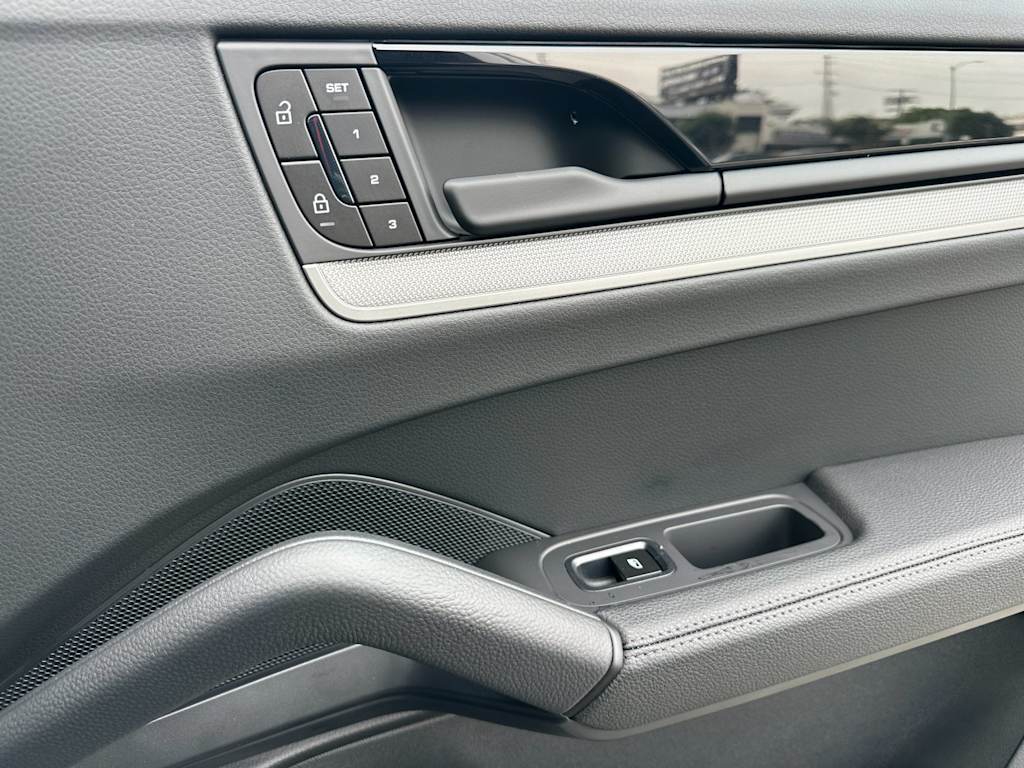 Thumbnail: 2026 Porsche Cayenne - 25