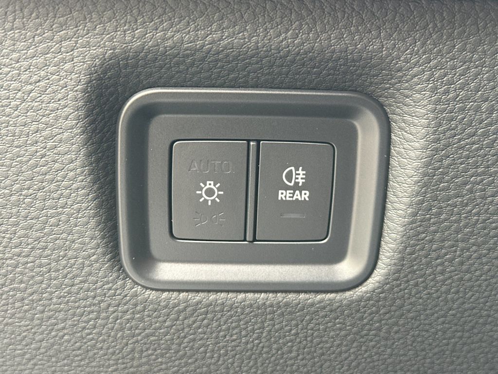 Thumbnail: 2026 Porsche Cayenne - 33