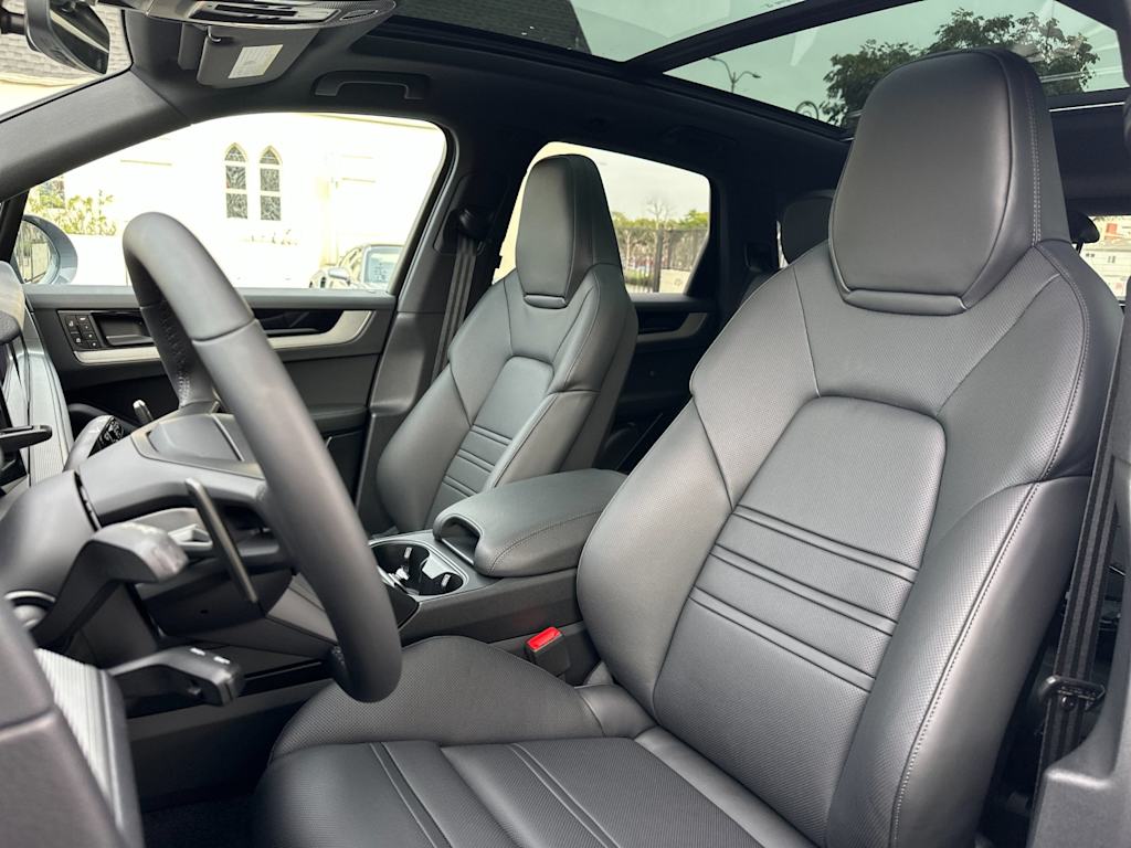 Thumbnail: 2026 Porsche Cayenne - 10